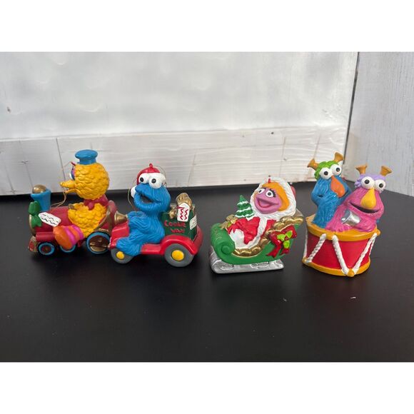 Set of 4 Sesame Street Ornaments Big Bird Cookie Monster Abby and 2 Honkers